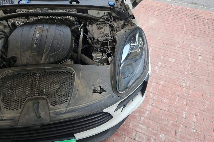 Used Porsche Macan 2018 Macan 2.0T Engine Bay Left