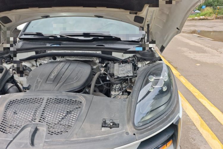 Used Porsche Macan 2018 Macan 2.0T Engine Bay Left