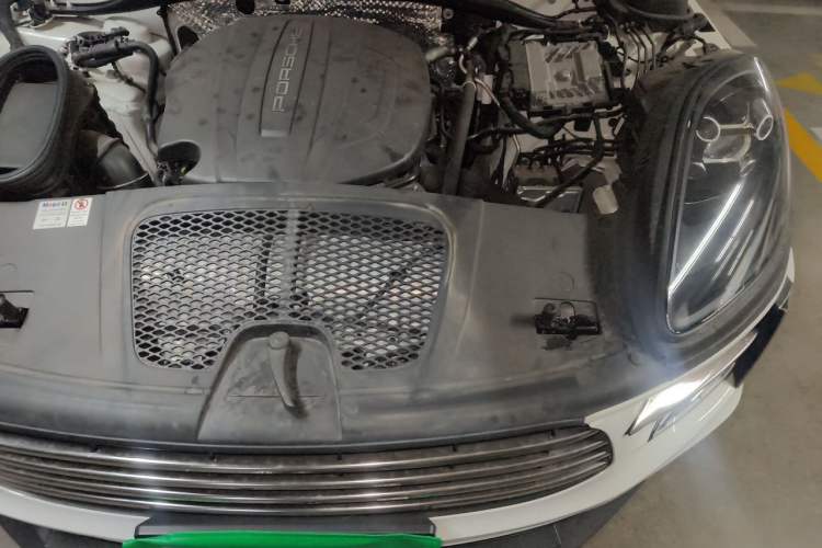 Used Porsche Macan 2018 Macan 2.0T Engine Bay Left