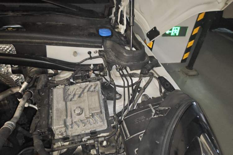 Used Porsche Macan 2018 Macan 2.0T Engine Bay Left