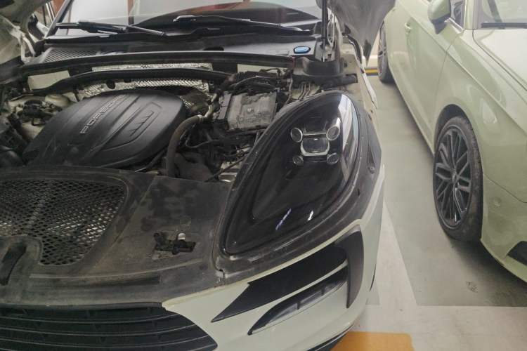 Used Porsche Macan 2018 Macan 2.0T Engine Bay Left