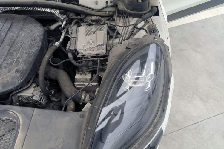 Used Porsche Macan 2018 Macan 2.0T Engine Bay Left