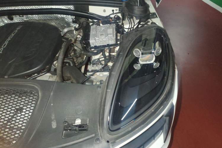 Used Porsche Macan 2018 Macan 2.0T Engine Bay Left