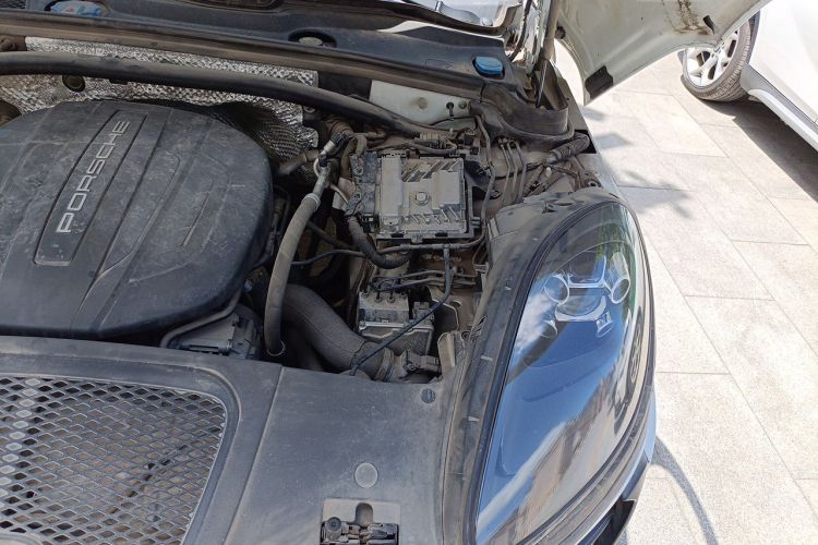 Used Porsche Macan 2018 Macan 2.0T Engine Bay Left