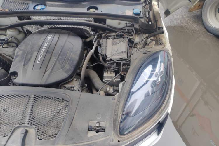 Used Porsche Macan 2018 Macan 2.0T Engine Bay Left