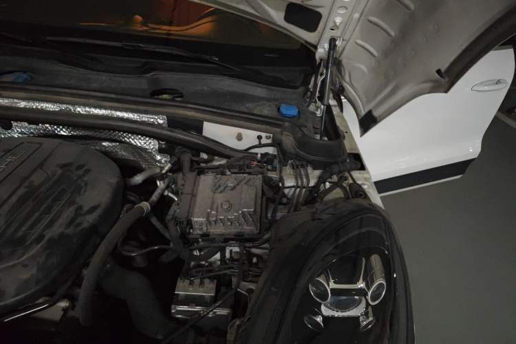 Used Porsche Macan 2018 Macan 2.0T Engine Bay Left