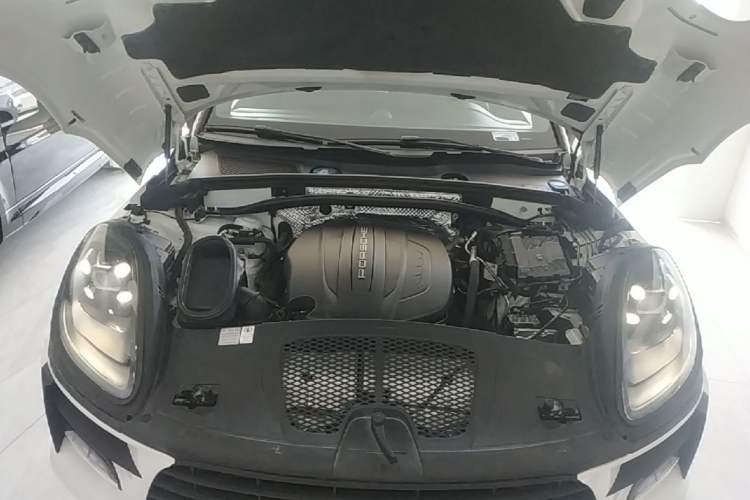 Used Porsche Macan 2018 Macan 2.0T Engine Bay