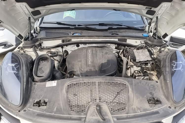 Used Porsche Macan 2018 Macan 2.0T Engine Bay