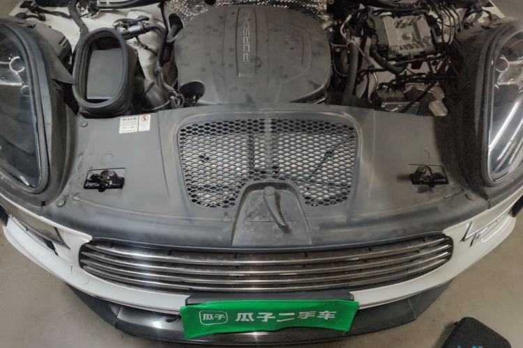 Used Porsche Macan 2018 Macan 2.0T Engine Bay
