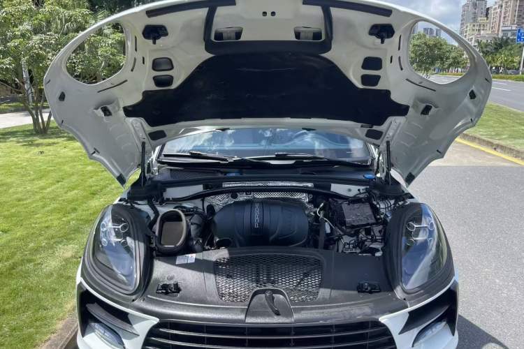 Used Porsche Macan 2018 Macan 2.0T Engine Bay