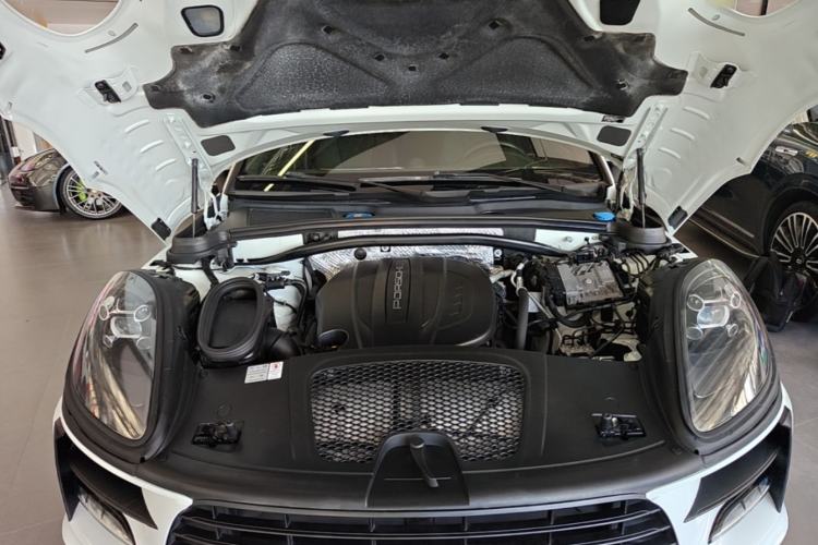 Used Porsche Macan 2018 Macan 2.0T Engine Bay