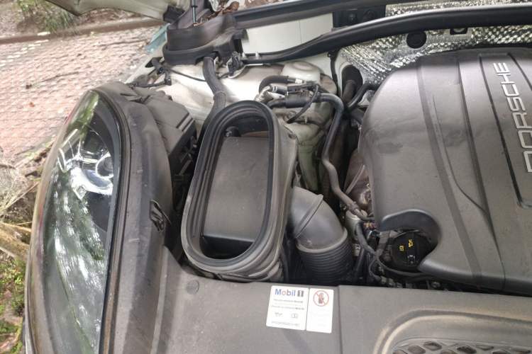 Used Porsche Macan 2018 Macan 2.0T Engine Bay Right