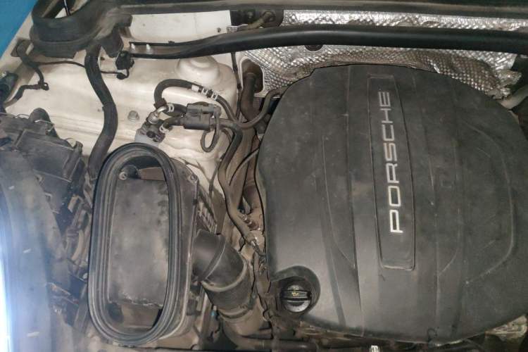 Used Porsche Macan 2018 Macan 2.0T Engine Bay Right