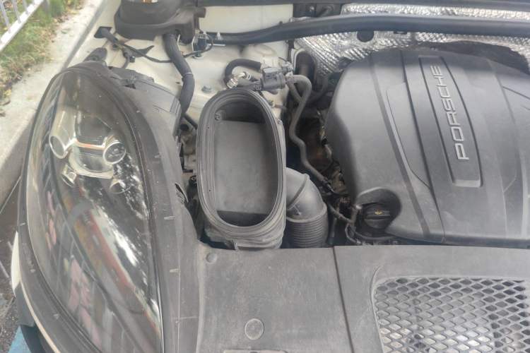 Used Porsche Macan 2018 Macan 2.0T Engine Bay Right