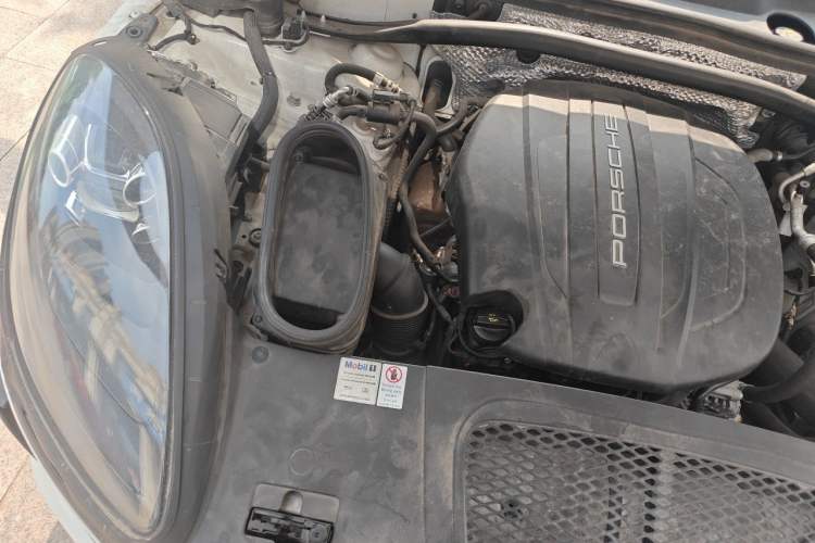 Used Porsche Macan 2018 Macan 2.0T Engine Bay Right