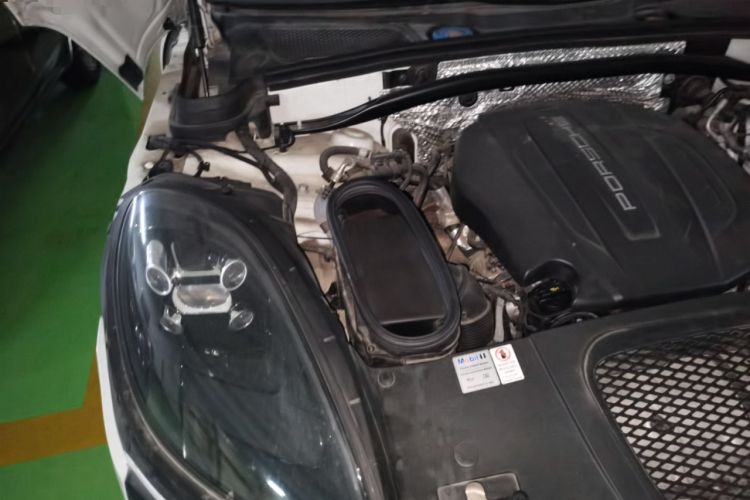 Used Porsche Macan 2018 Macan 2.0T Engine Bay Right
