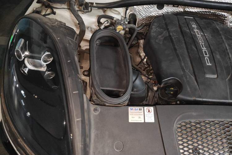 Used Porsche Macan 2018 Macan 2.0T Engine Bay Right
