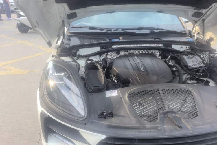 Used Porsche Macan 2018 Macan 2.0T Engine Bay Right