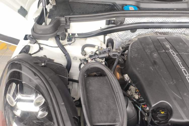 Used Porsche Macan 2018 Macan 2.0T Engine Bay Right