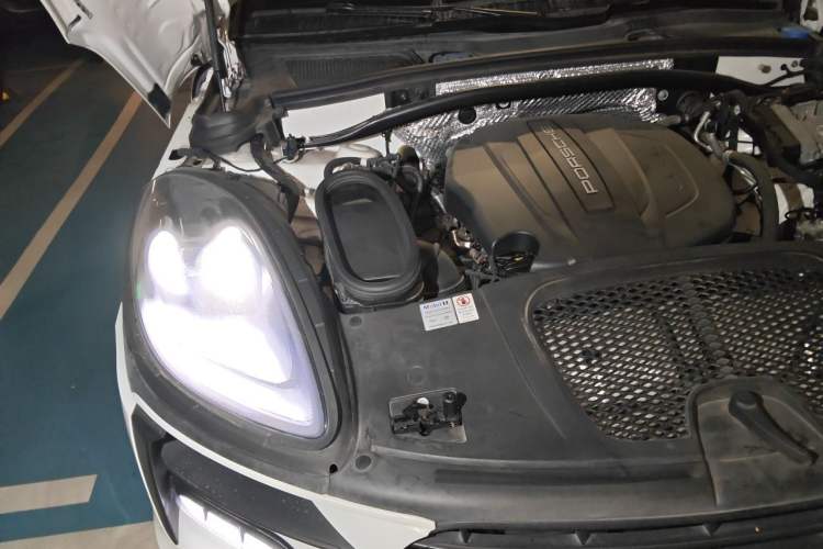 Used Porsche Macan 2018 Macan 2.0T Engine Bay Right