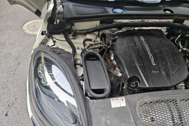 Used Porsche Macan 2018 Macan 2.0T Engine Bay Right