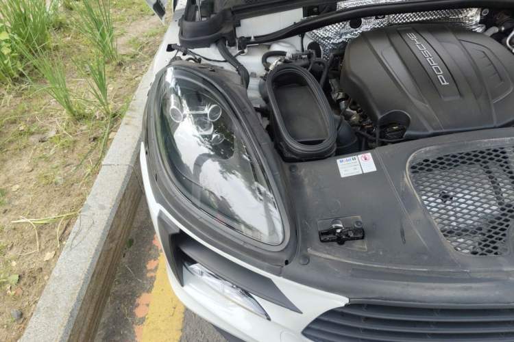 Used Porsche Macan 2018 Macan 2.0T Engine Bay Right