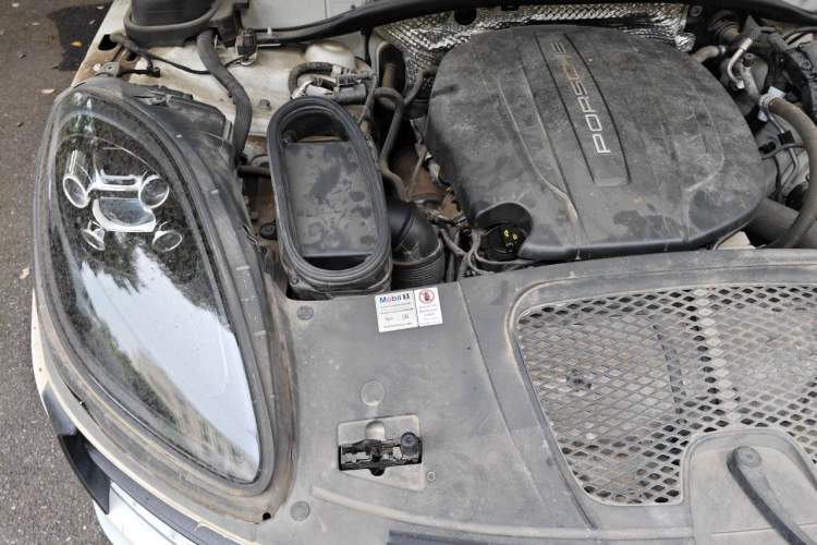 Used Porsche Macan 2018 Macan 2.0T Engine Bay Right