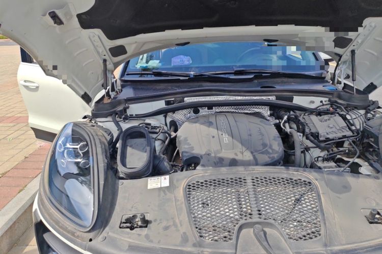 Used Porsche Macan 2018 Macan 2.0T Engine Bay Right