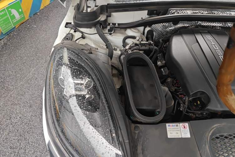 Used Porsche Macan 2018 Macan 2.0T Engine Bay Right