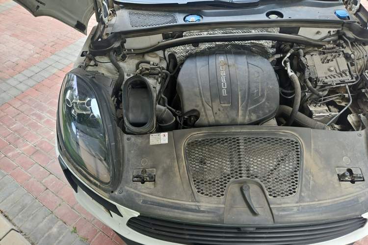 Used Porsche Macan 2018 Macan 2.0T Engine Bay Right