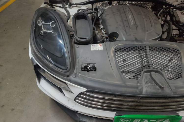 Used Porsche Macan 2018 Macan 2.0T Engine Bay Right