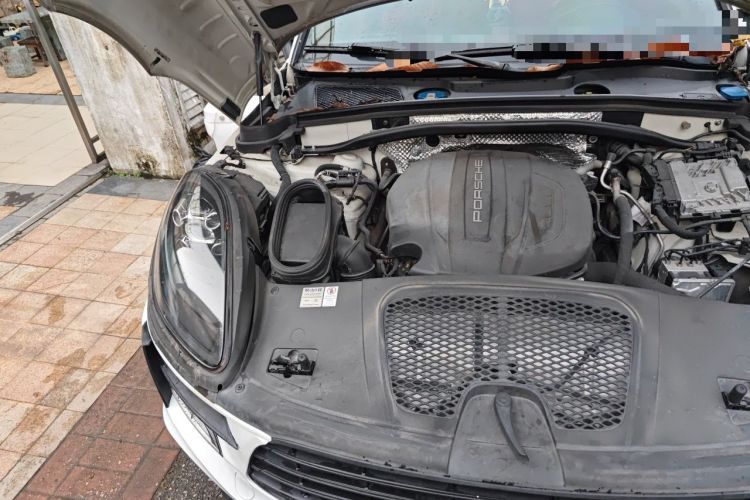 Used Porsche Macan 2018 Macan 2.0T Engine Bay Right