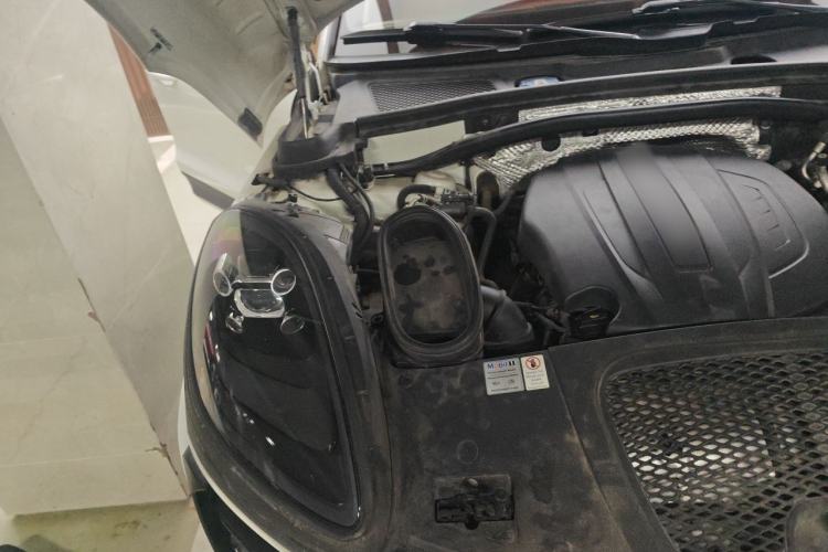 Used Porsche Macan 2018 Macan 2.0T Engine Bay Right