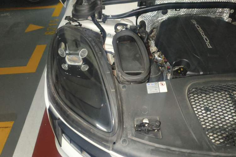 Used Porsche Macan 2018 Macan 2.0T Engine Bay Right