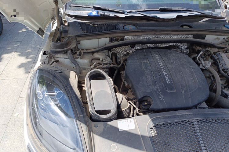 Used Porsche Macan 2018 Macan 2.0T Engine Bay Right