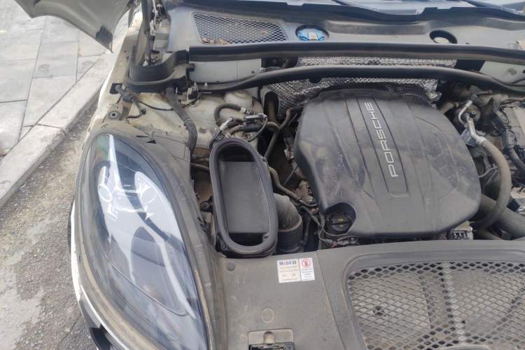 Used Porsche Macan 2018 Macan 2.0T Engine Bay Right