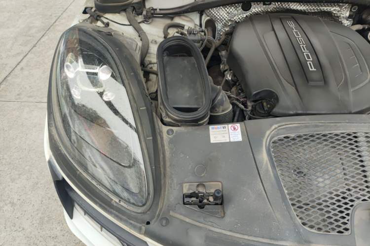 Used Porsche Macan 2018 Macan 2.0T Engine Bay Right