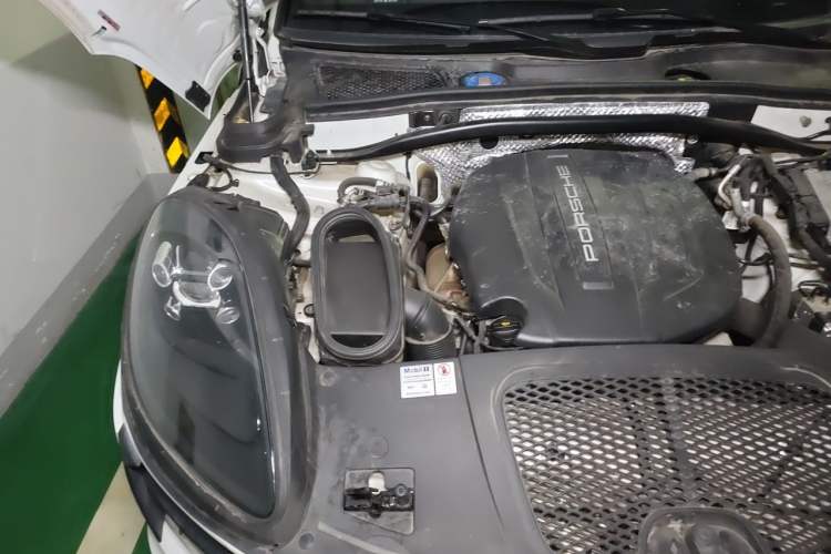 Used Porsche Macan 2018 Macan 2.0T Engine Bay Right