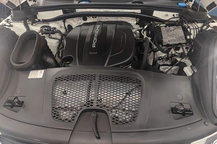 Used Porsche Macan 2018 Macan 2.0T Engine Bay