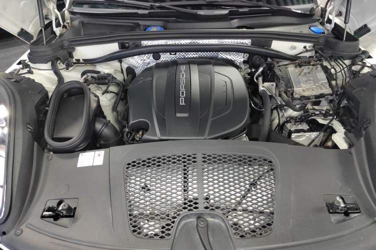 Used Porsche Macan 2018 Macan 2.0T Engine Bay