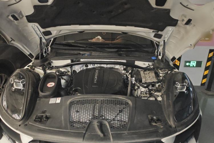 Used Porsche Macan 2018 Macan 2.0T Engine Bay
