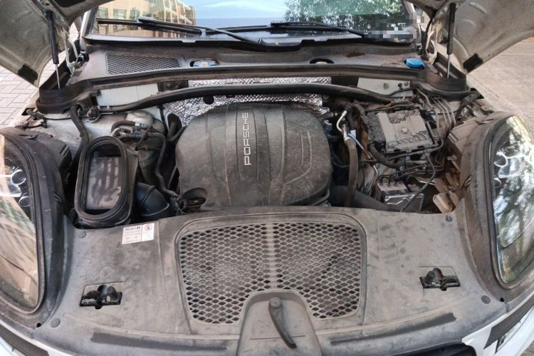 Used Porsche Macan 2018 Macan 2.0T Engine Bay