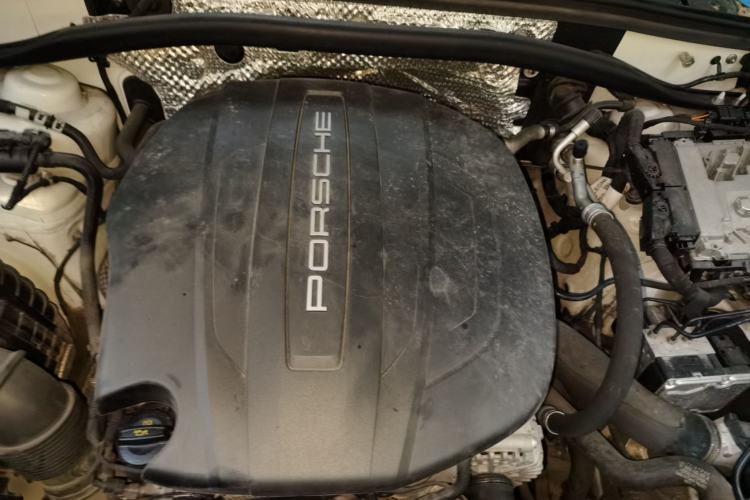 Used Porsche Macan 2018 Macan 2.0T Engine Bay