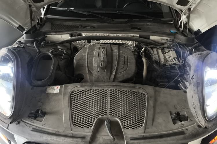 Used Porsche Macan 2018 Macan 2.0T Engine Bay