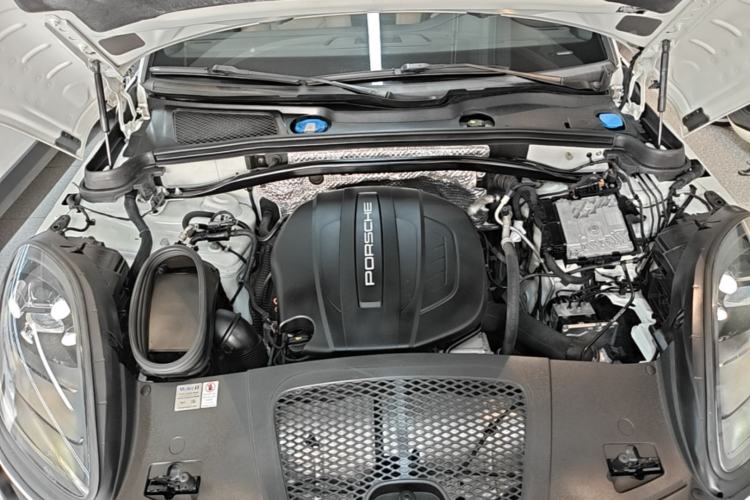 Used Porsche Macan 2018 Macan 2.0T Engine Bay