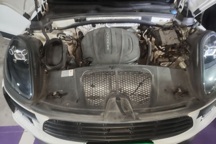 Used Porsche Macan 2018 Macan 2.0T Engine Bay