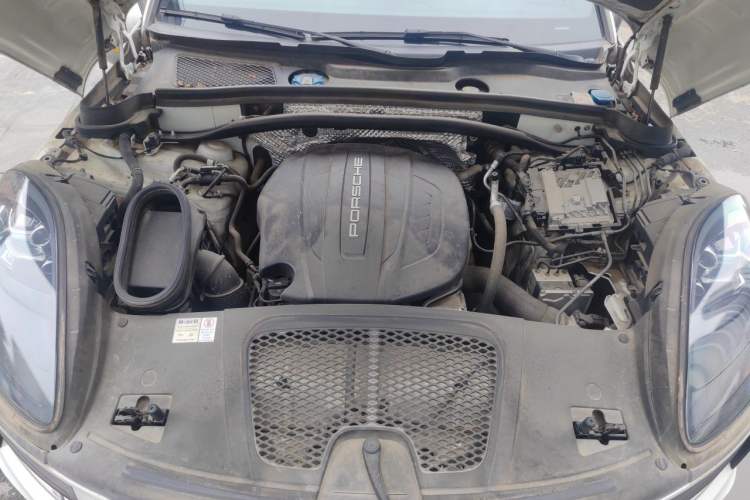 Used Porsche Macan 2018 Macan 2.0T Engine Bay