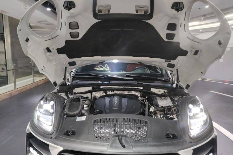 Used Porsche Macan 2018 Macan 2.0T Engine Bay
