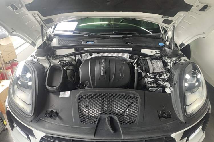 Used Porsche Macan 2018 Macan 2.0T Engine Bay