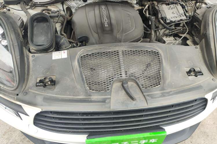 Used Porsche Macan 2018 Macan 2.0T Engine Bay